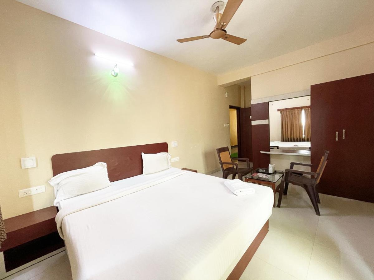Hotel Golden Wave Puri Eksteriør billede
