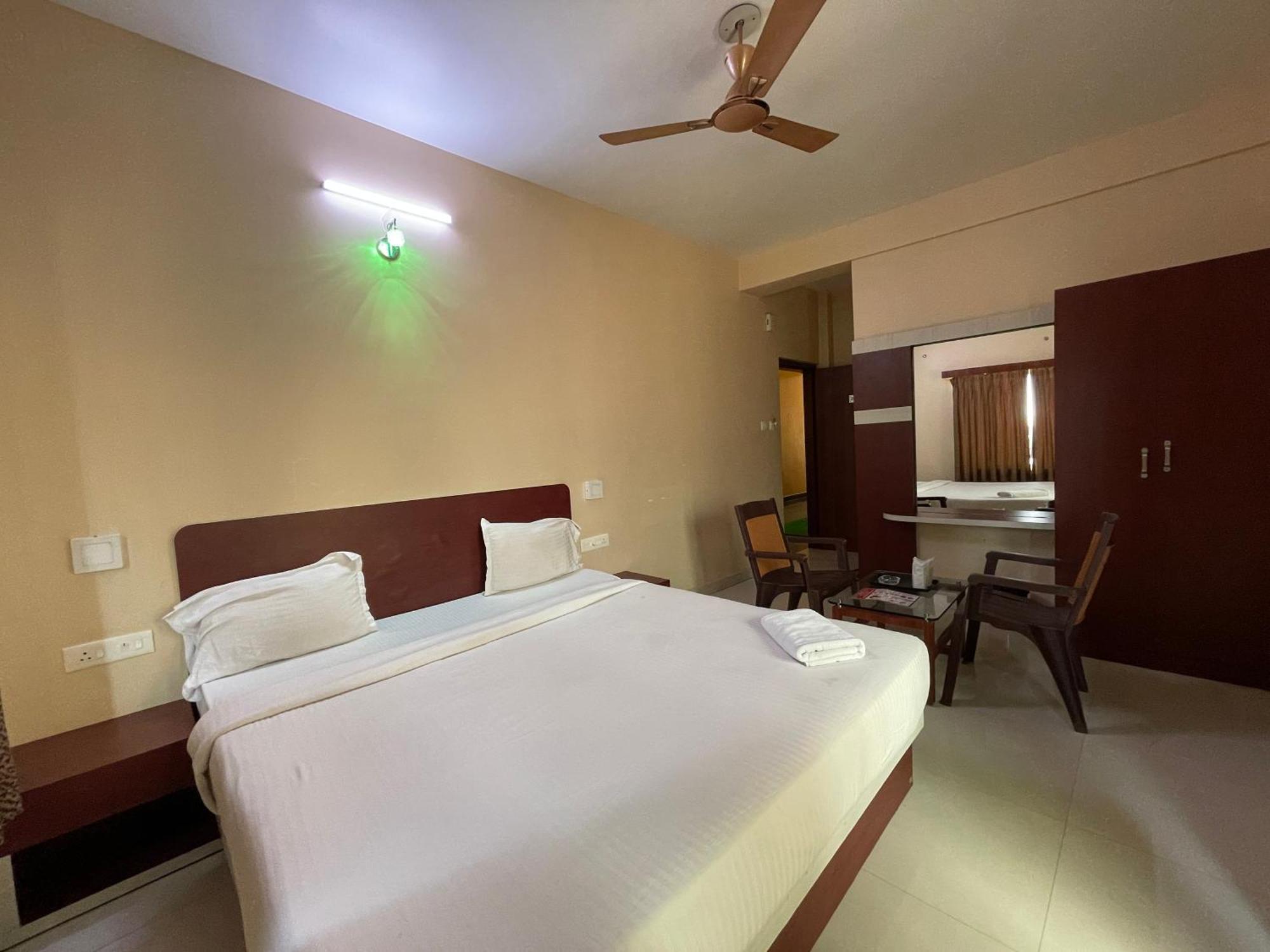 Hotel Golden Wave Puri Eksteriør billede