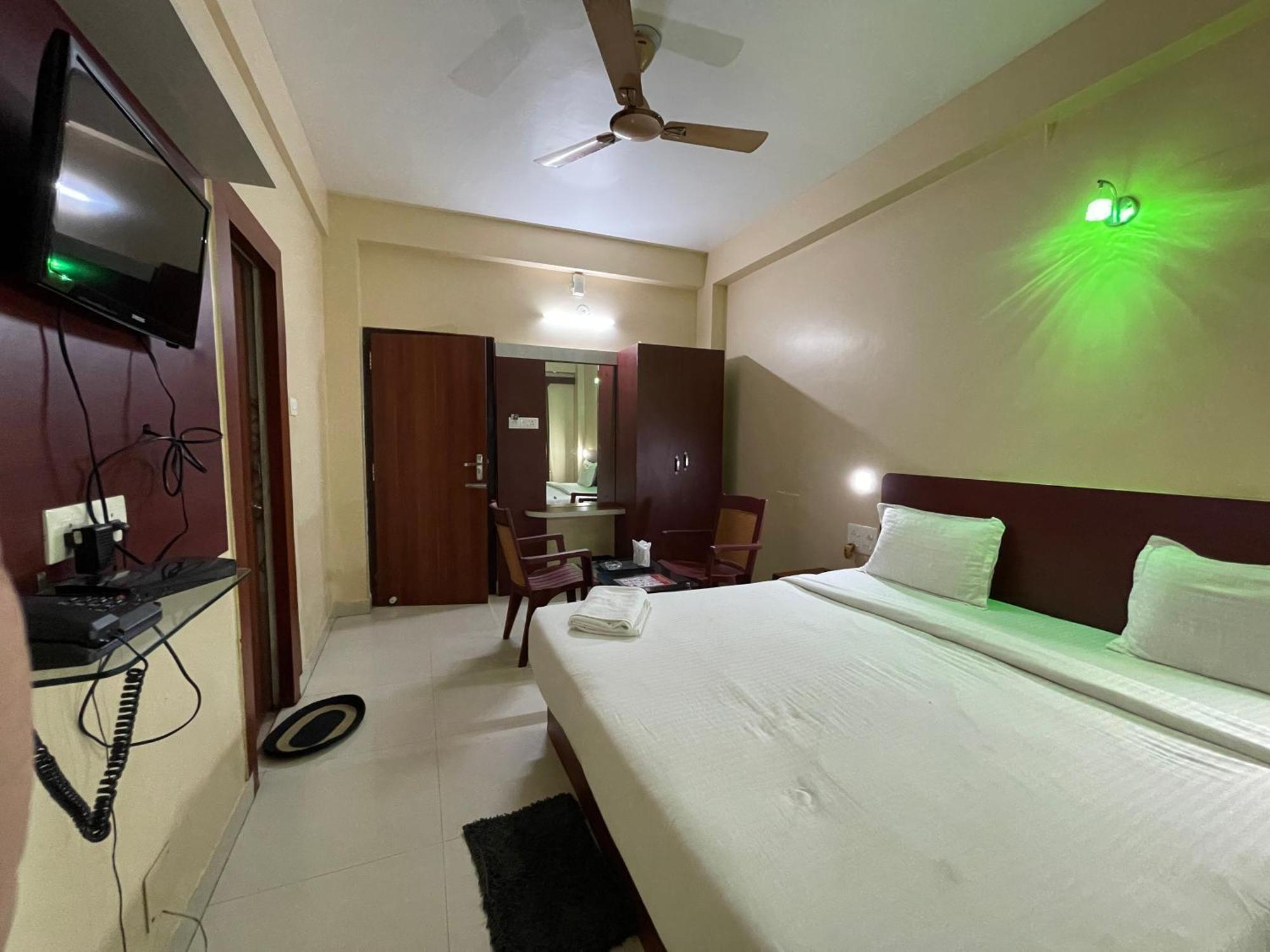 Hotel Golden Wave Puri Eksteriør billede