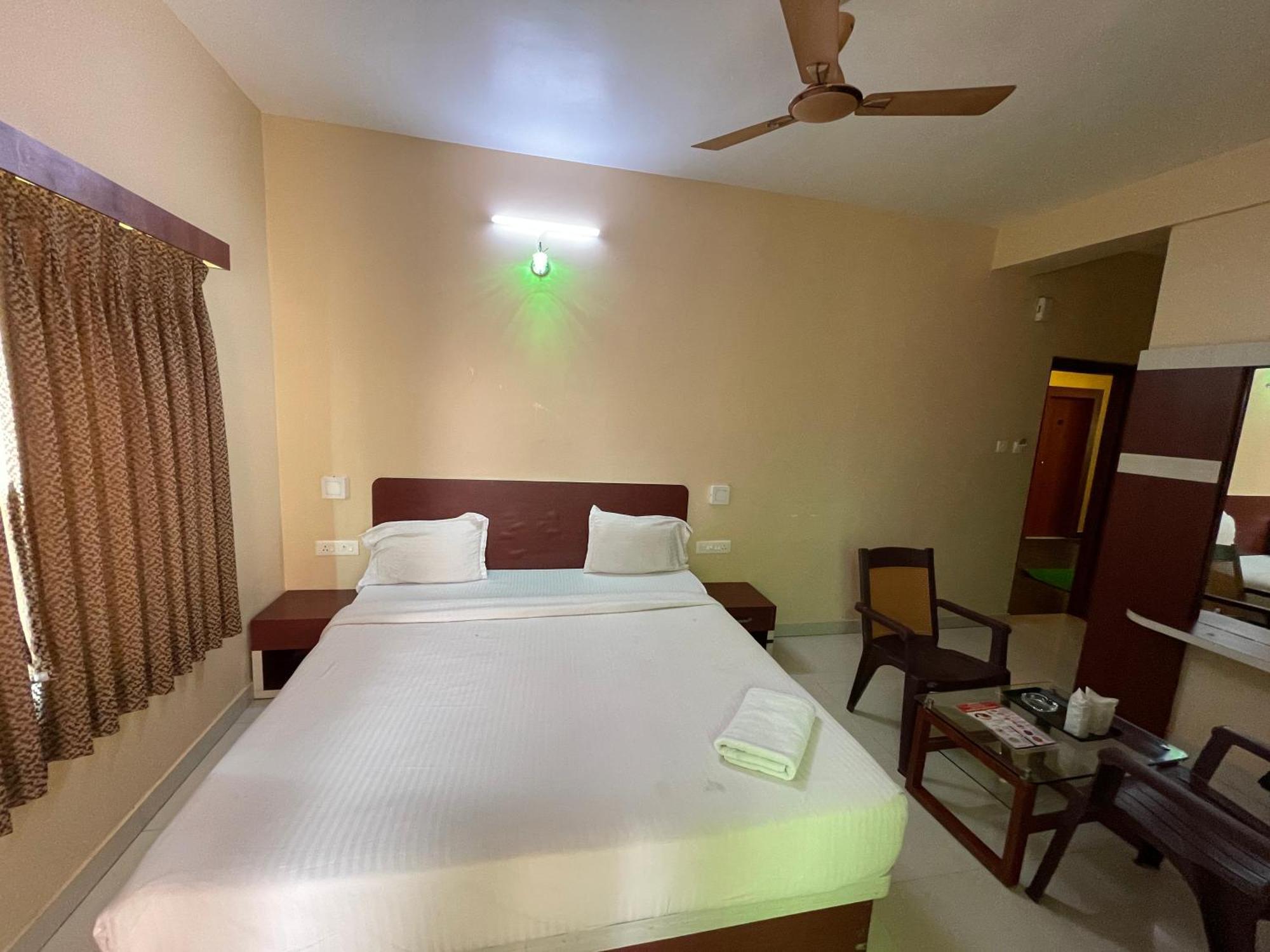 Hotel Golden Wave Puri Eksteriør billede